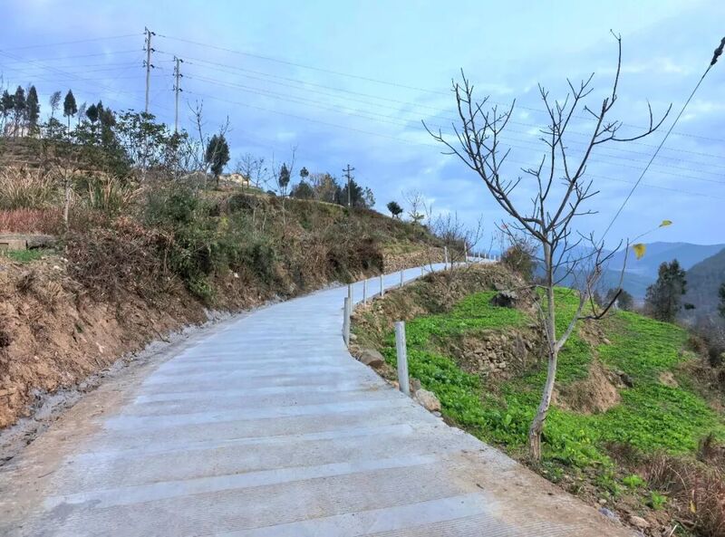 广元这条路硬化完成,路灯也安排上了-专注于利州本地信息和服务为一体的网站利州江畔