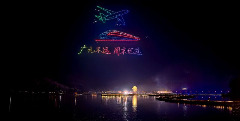 月坝近月湖畔上演无人机灯光秀-专注于利州本地信息和服务为一体的网站利州江畔